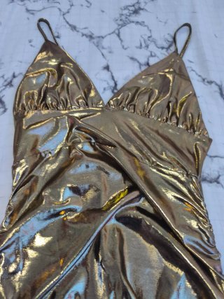 Vestido dorado elegante Talla xs, equivale a S