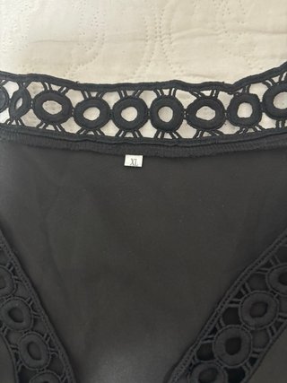 Blusa de mujer manga larga con encaje