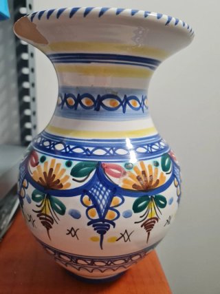 Jarrón de cerámica estilo Talavera