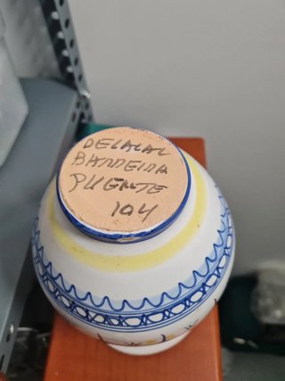 Jarrón de cerámica estilo Talavera