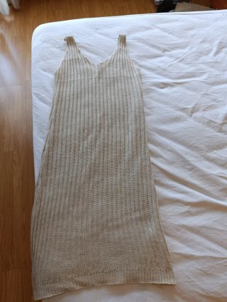 Vestido de tirantes beige