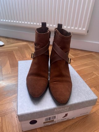 Botines tipo ante marrones talla 40