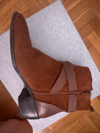 Botines tipo ante marrones talla 40