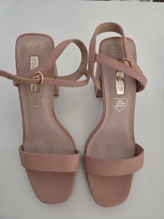 5 pares de  tacones talla 38