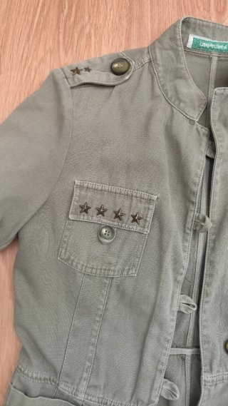 Chaqueta militar entallada verde