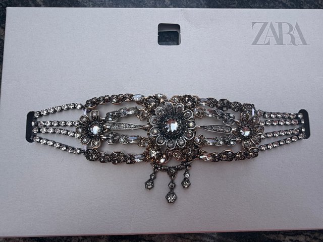 Collar y pendientes Zara plateados y dorados