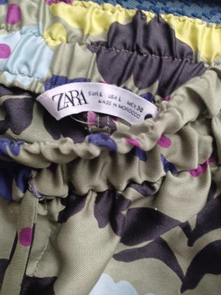 Pantalón estampado floral verde