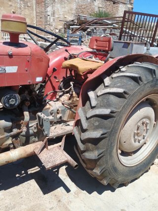 Tractor Massey Ferguson Ebro Rojo 157