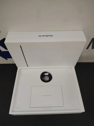 Macbook Air 13" M3 8GB 256GB 8C 8G A3113 2024