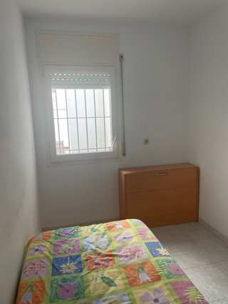 Se alquila habitacion