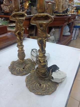 Candelabros de Bronce con Figuras