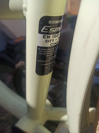 Bicicleta Esmaltina Trekking con Cesta