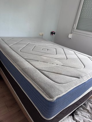 Colchón 135x190 y somier o base tapizada seminuevo