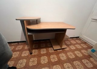 Mesa de estudio madera y gris