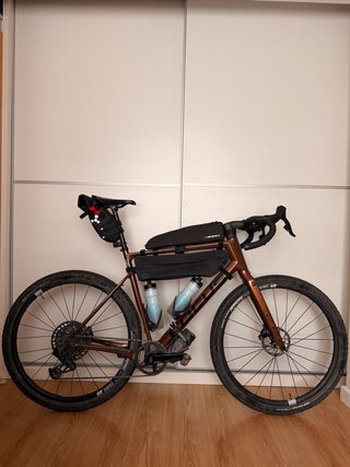 Bici Gravel Focus Atlas 8.9 XL + ruedas carretera