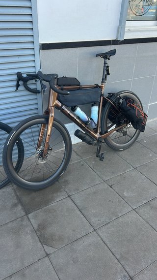 Bici Gravel Focus Atlas 8.9 XL + ruedas carretera