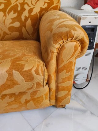 Mueble de salón clásico, sofá y sillas