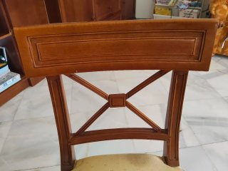 Mueble de salón clásico, sofá y sillas