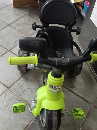 Triciclo infantil verde
