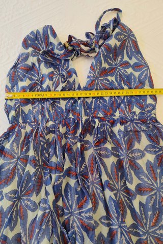 Vestido azul de flores de Sayan M