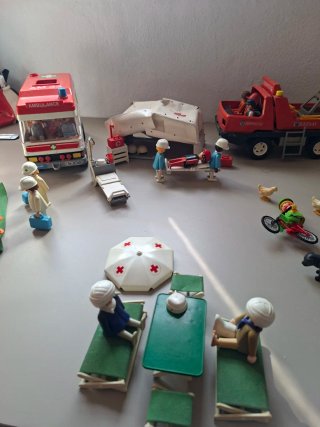 Playmobil médicos y vehículos de emergencia