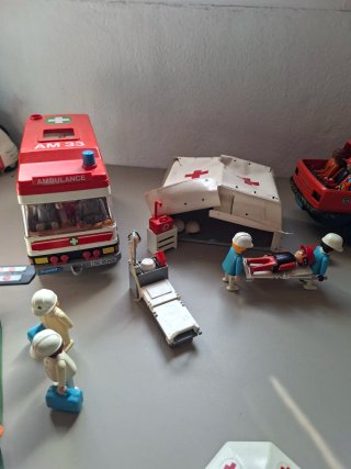 Playmobil médicos y vehículos de emergencia