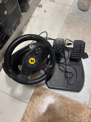 Volante Ferrari y Pedales PS2 Thrustmaster