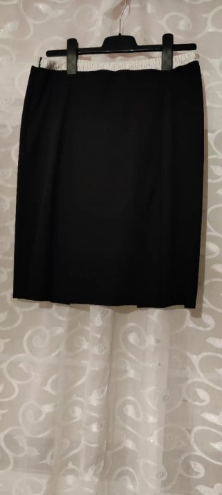 Falda Zara negra con tablas