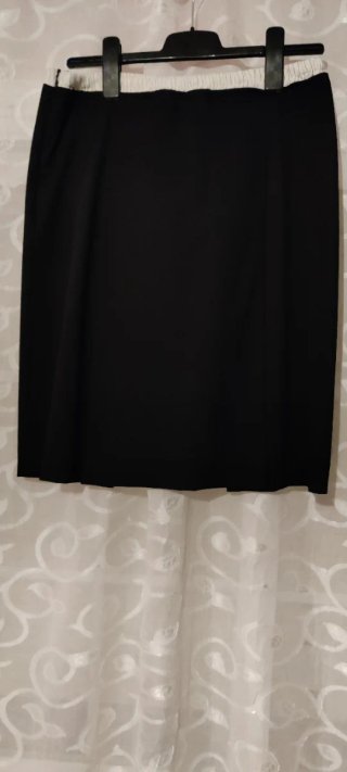 Falda Zara negra con tablas
