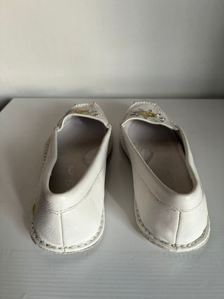 Mocasines Fashion blancos y dorados
