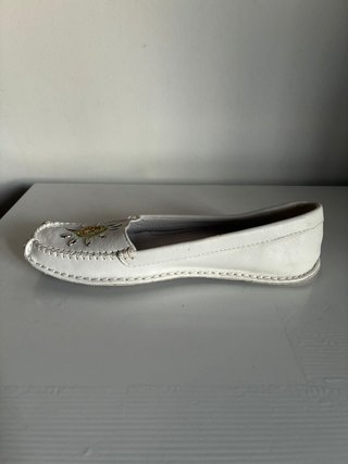 Mocasines Fashion blancos y dorados