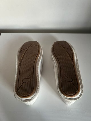 Mocasines Fashion blancos y dorados
