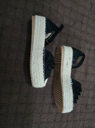 Sandalias Styleloop T40 Negras con Volantes