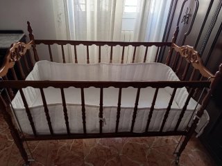 Cuna de madera para bebé