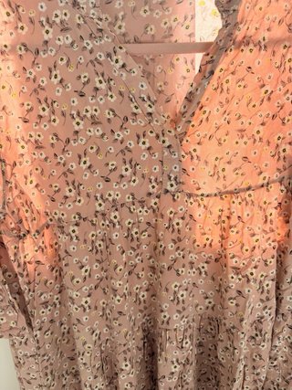 Vestido rosa floral manga acampanada