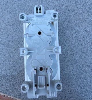 Enchufe Doble 16A 250V con Piloto