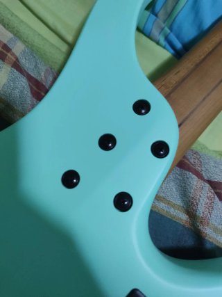 Bajo zurdo Ibanez EHB 1005