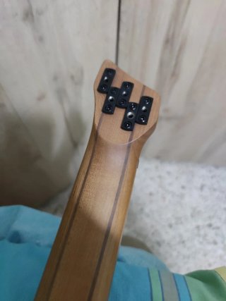 Bajo zurdo Ibanez EHB 1005