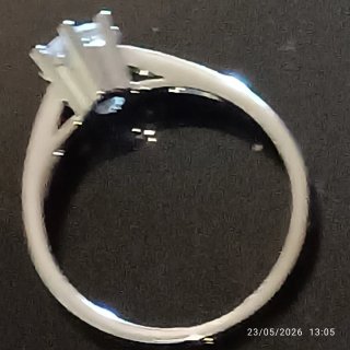 Anello d'argento 100% marchio 925,con pietra..