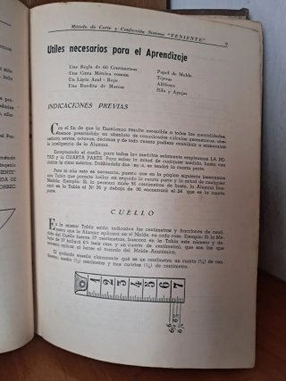 Libro de corte y confeccion muy antiguo