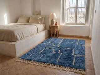 Alfombra artesanal azul y beige