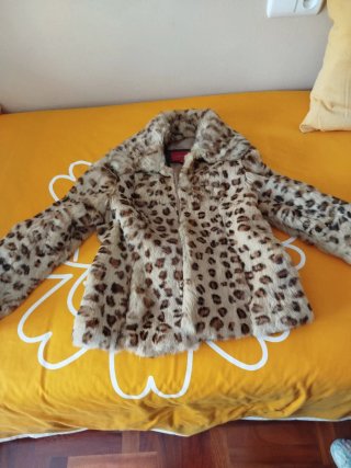 Chaqueta de piel sintética animal print