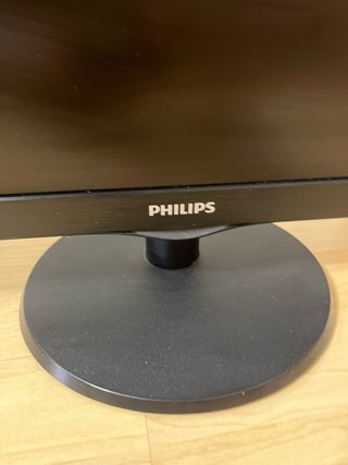 2 pantallas de ordenador una Acer y otra philips