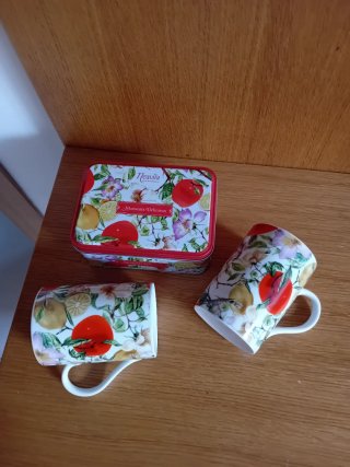 Set 2 Tazze Mug Ceramica Motivo Floreale Frutta