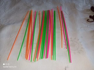 Piezas para juegos de mesa: palitos y figuras