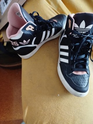 Zapatillas Adidas Altas Negras y Rosas