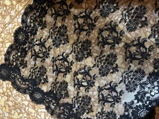 Mantilla negra encaje floral