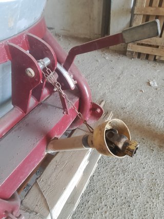 Abonadora 500 kg con dosificador y cardán