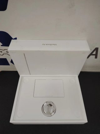 Macbook Air 13" M3 16GB 256GB 8C 8G A3113 2024