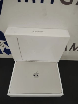 Macbook Air 13" M3 16GB 256GB 8C 8G A3113 2024